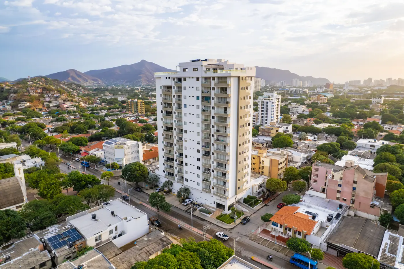 Vista aérea de Jardín de Santana en el Barrio Jardín al atardecer